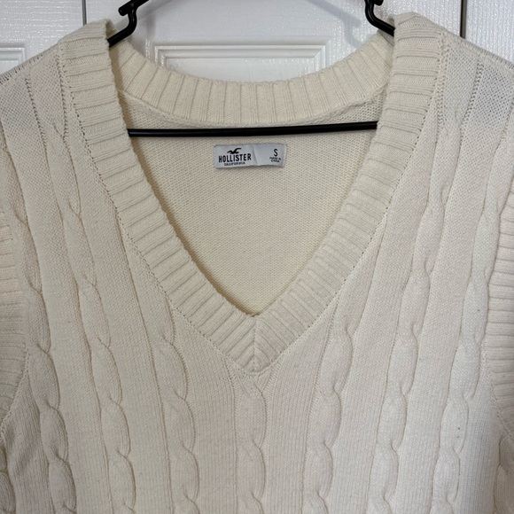 Hollister Cream Cable Knit Sweater Vest - Picture 2 of 3